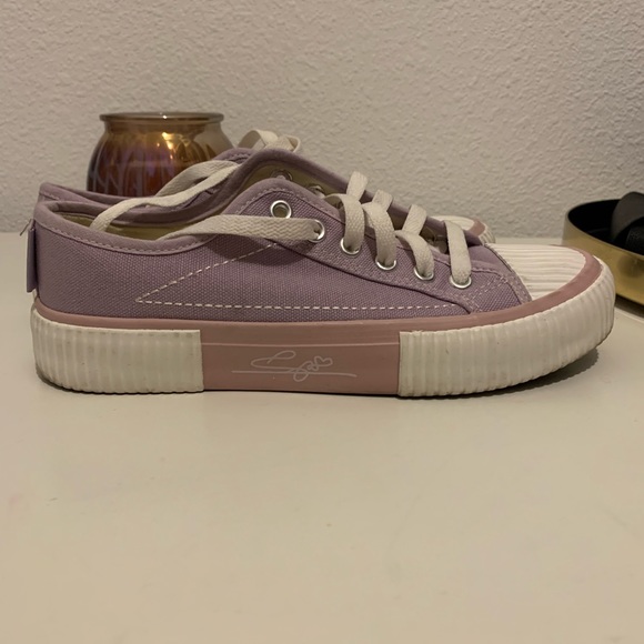 Converse Style Sneaker ! - Picture 2 of 3